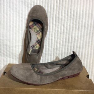Born Sz 9 Tami grey pietra suede ballet flat (euro sz 40.5)